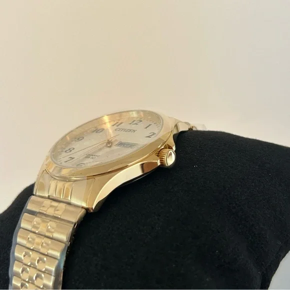 NWT Citizen Quartz WR 50 Analog Watch Gold New with Tags Business Casual Office - Picture 4 of 10